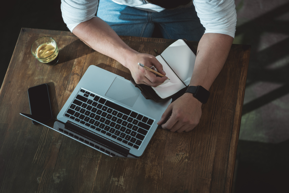 La scienza conferma: prendere appunti a penna è più efficace che annotare  tutto al PC 